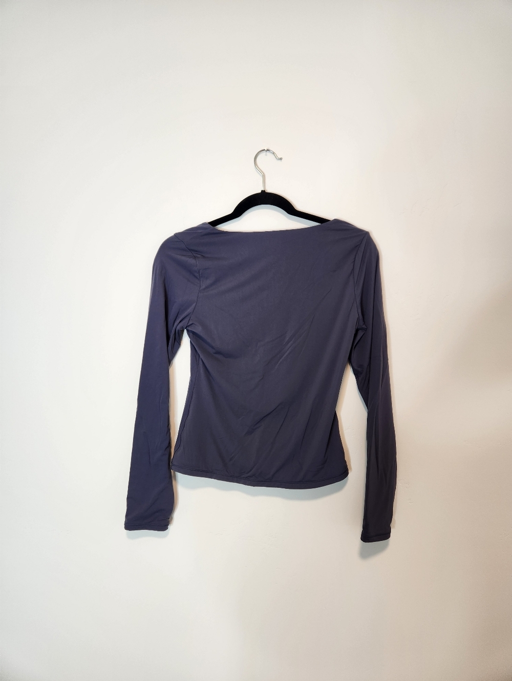 Suuksess Fitted Buttery Soft V-Neck Long Sleeve Top Size Large - Picture 2 of 5